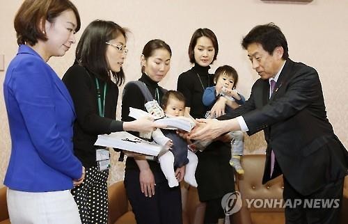아베에 보육원문제 '칼추궁' 전직 여검사 日야당 요직에 기용 - 연합뉴스
