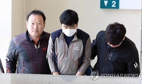 '찢기고 멍들고'..암매장 의붓딸 때린 安씨, 자살 아내도 폭행(종합2보) - 연합뉴스