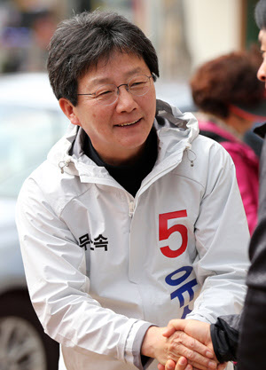 새누리 탈당한 무소속 출마자 공통점은 '흰색 점퍼' - 조선일보