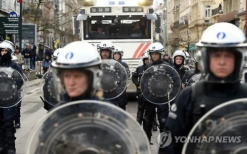 브뤼셀에서 정부 불허한 기습 시위..경찰 해산 나서(종합) - 연합뉴스