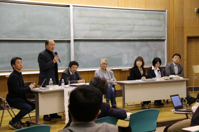 28일 일본 도쿄대에서 열린 박유하 교수의 저서 <제국의 위안부>에 대한 일본 지식인 사회의 토론회에서 참석자들이 의견을 주고받고 있다. 도쿄/3·28집회실행위원회 제공