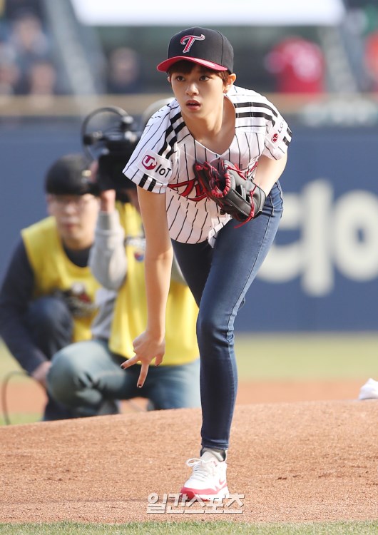 [트와이스] 잘생쁨이 더 부각되는 모자 쓴 정연 | 인스티즈