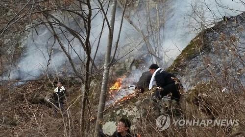 1만4천명 동원한 주말 잇단 산불..체면 구긴 '산불 제로작전' - 연합뉴스