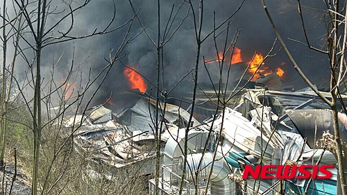 [종합2보]청주 상자제조 공장 전소.. 6억9천만원 피해 - 뉴시스