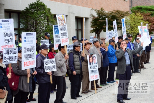 역사교과서 국정화 찬성 집회 중인 어버이연합