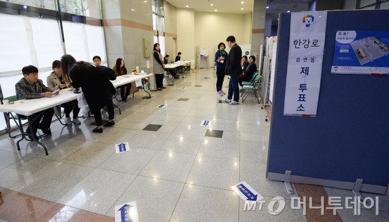 [4·13 총선]11시 기준 투표율 역대 최저..50% 초반대 투표율 '예상' - 머니투데이