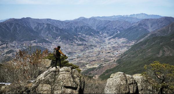 [월간산]구재봉 암릉에서 본 악양과 지리산 천왕봉.