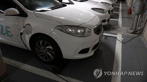 충전 중인 전기차