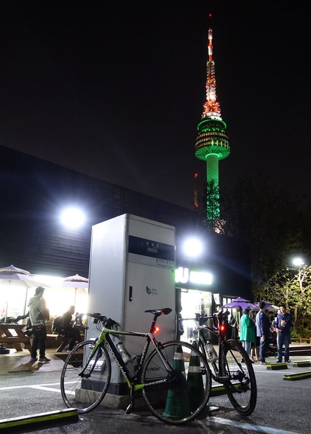 남산에 오른 자전거.