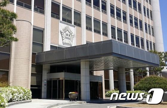 지적장애 10대 의붓딸과 딸 친구 강제추행 60대 중형 - 뉴스1