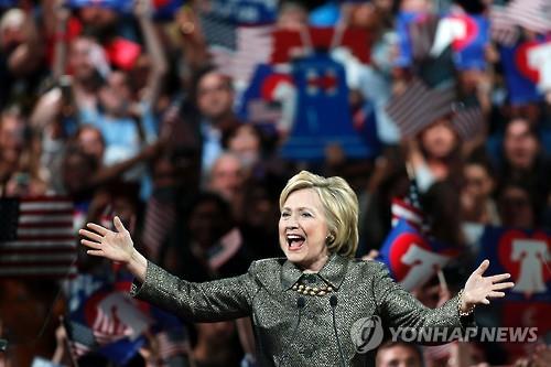 힐러리 vs 트럼프 본선 싸움 돌입..'여성 카드' 놓고 충돌 - 연합뉴스