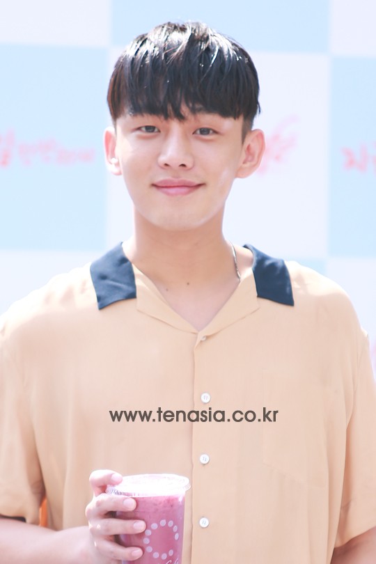 오늘자 투블럭한 짱잘 유아인 .jpg | 인스티즈