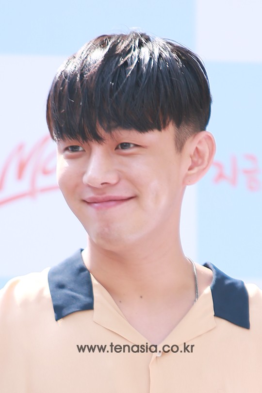 오늘자 투블럭한 짱잘 유아인 .jpg | 인스티즈