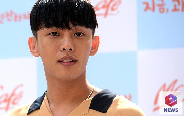 오늘자 투블럭한 짱잘 유아인 .jpg | 인스티즈