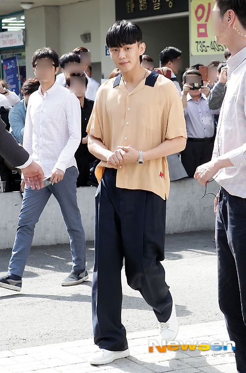 오늘자 투블럭한 짱잘 유아인 .jpg | 인스티즈