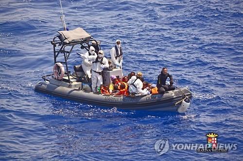 리비아 해안서 난민선 침몰..84명 실종·26명 구조(종합) - 연합뉴스