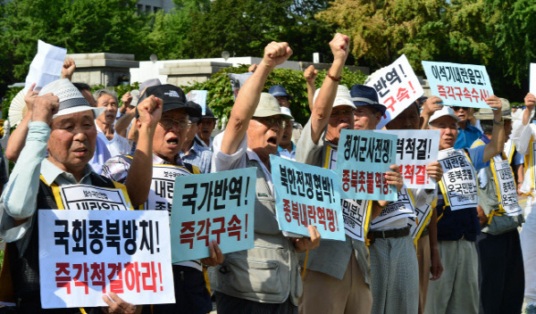 '박근혜 수호대' 자임 어버이연합 