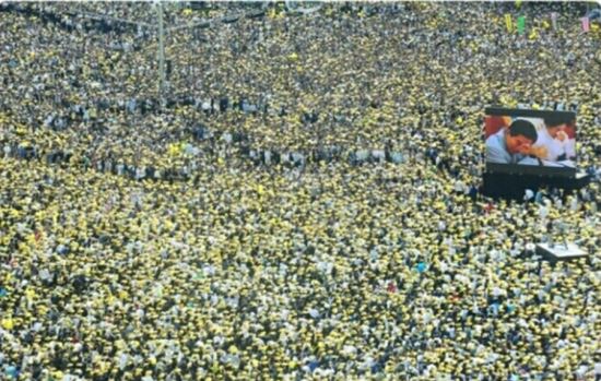 사진=2009년 5월29일 노무현 전 대통령의 장례식이 노제로 치러졌다. 서울 광화문 광장에는 500만명이 넘는 인파가 몰렸다.