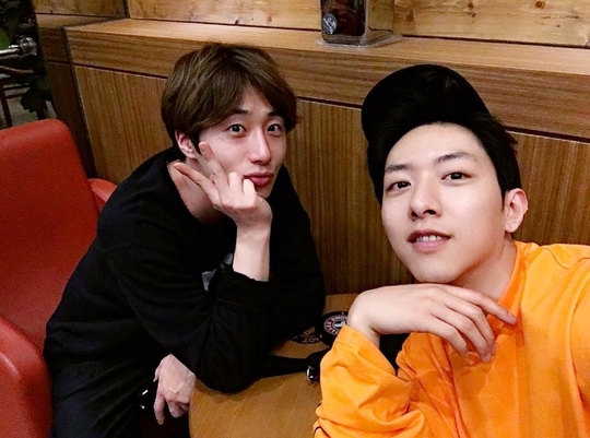 카페투샷 이미지