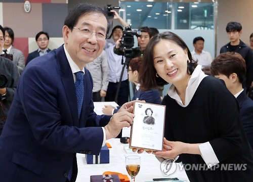 성우 이미지