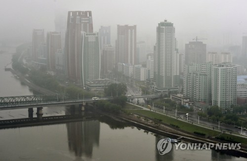 36년만의 노동당 대회 열리는 북한 평양 시내 (평양 교도=연합뉴스) '김정은 시대'의 선포를 공식화하는 북한의 제7차 노동당 대회가 6일 개막한다. 사진은 이날 오전 평양 시내. ymarshal@yna.co.kr