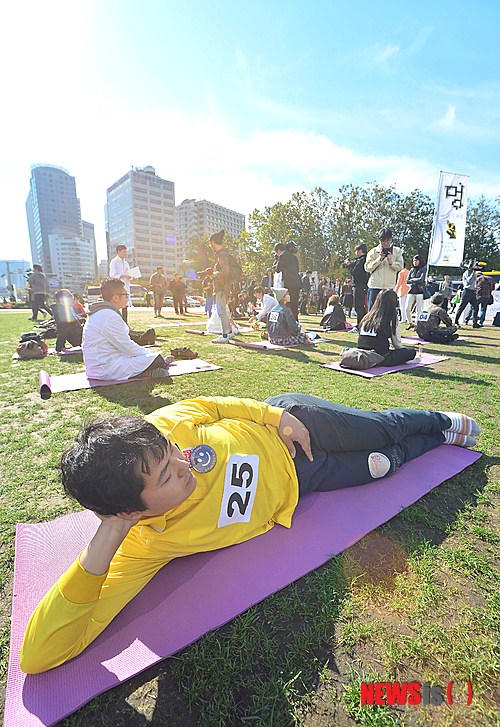 '현대인의 뇌를 쉬게하자'..'멍때리기 대회' 22일 이촌한강서 개최 - 뉴시스