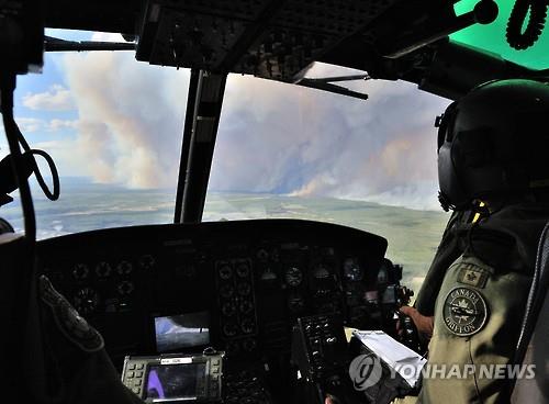 지원 나선 캐나다 공군 헬기(AFP=연합뉴스)