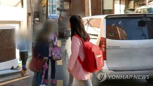인천서 승용차 치킨가게로 돌진..초등생 등 3명 다쳐 - 연합뉴스