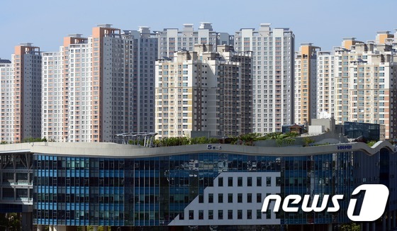 檢, 세종시 아파트 당첨 공무원 명단·부동산 거래 자료 대조 - 뉴스1