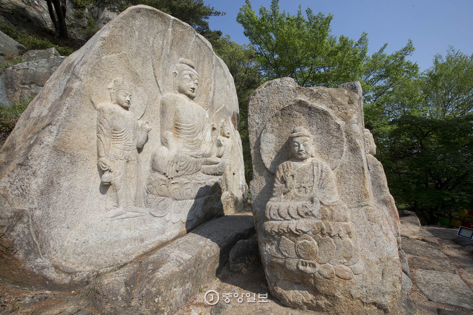 칠불암 마애불상군. 남산에서 유일하게 국보로 지정된 문화재다.