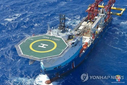 伊, 1년 전 침몰 리비아 난민선 인양작업 개시..시신 2구 수습 - 연합뉴스