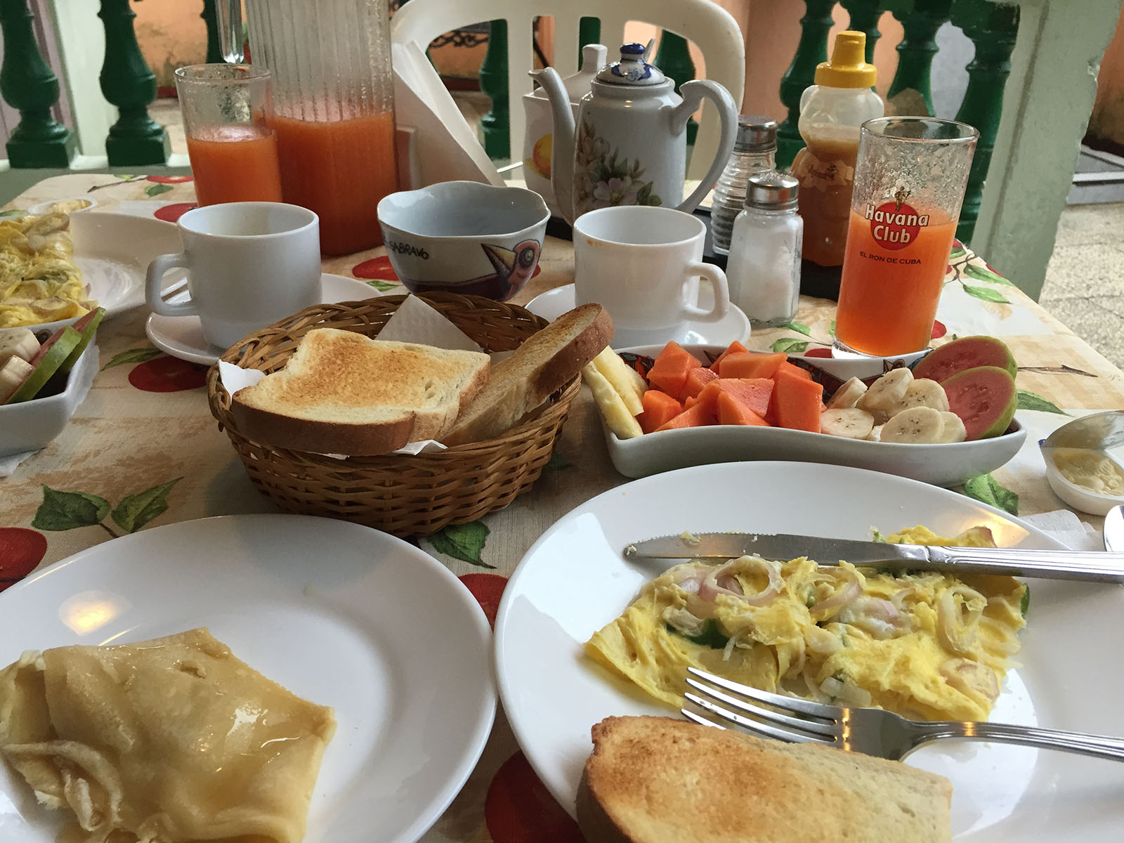 바라데로에 있는 까사에서 먹은 아침밥.