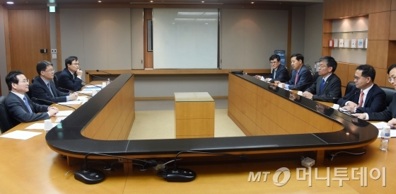 지난 4일 열린 1차 국책은행 자본확충 TF 모습.