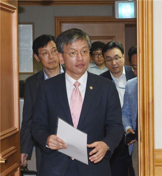 '출자·펀드 병행' 합의점 찾았지만 이견 팽팽 - 아시아경제