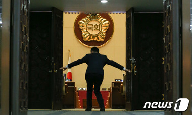더민주, 국회의장직 5파전 경쟁 불꽃..스킨십·읍소·편지 - 뉴스1