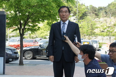 정치자금법 위반 이승훈 청주시장 5차 공판 일주일 연기 - 뉴스1