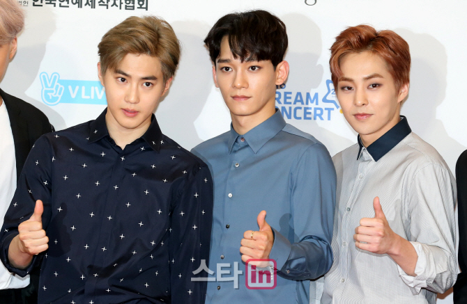 여초에서 화제인 오늘 엑소 기사사진 | 인스티즈