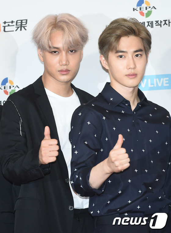 여초에서 화제인 오늘 엑소 기사사진 | 인스티즈