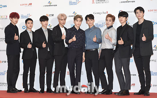 여초에서 화제인 오늘 엑소 기사사진 | 인스티즈