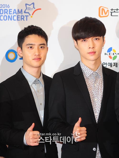 여초에서 화제인 오늘 엑소 기사사진 | 인스티즈