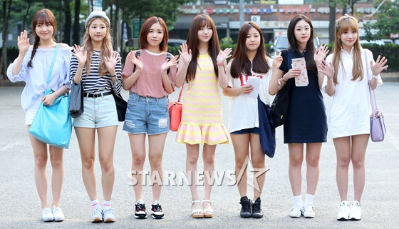 [★포토]러블리즈, '수수한 출근길 패션'