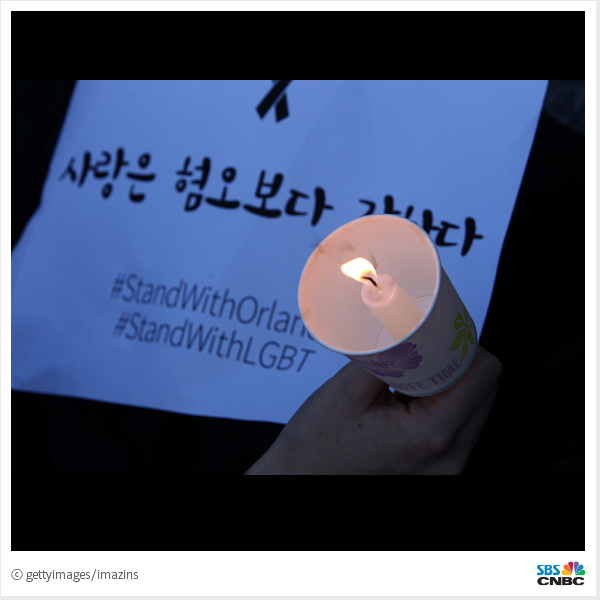 [포토카드] 서울도 미국 총기난사 희생자 추모 물결 - SBSCNBC