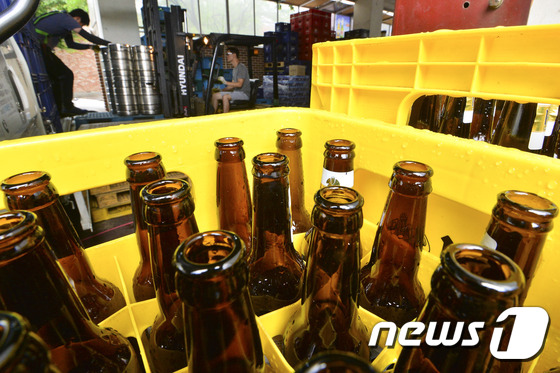 '맥주 8병과 안주때문에'..노래연습장 술값 16배 벌금 - 뉴스1