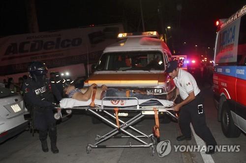 송유관서 훔친 석유 이권 놓고 멕시코 야구장서 총격..3명 사망 - 연합뉴스
