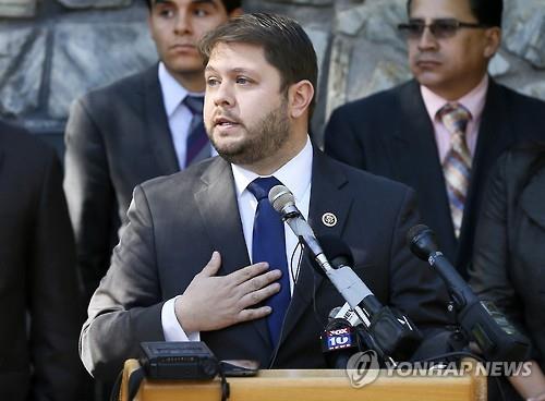 美의회 '불법이민자 군입대 금지' 법안 부결 - 연합뉴스