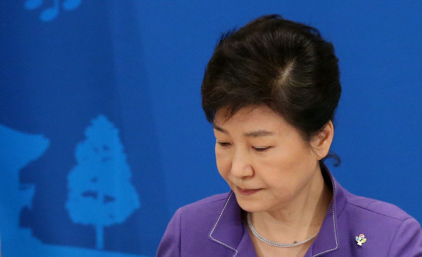 여소야대..공수 뒤바뀐 박 대통령 - 경향신문