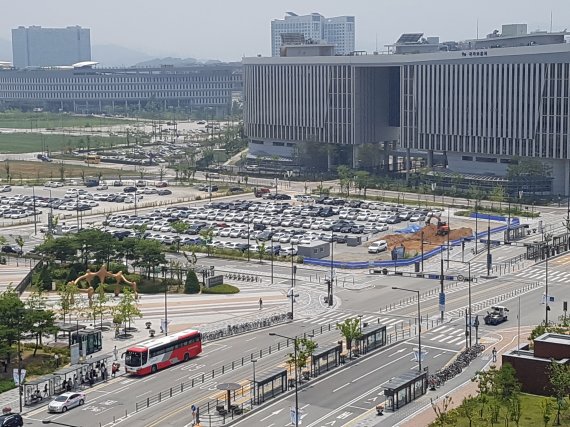 고속버스정류장 이미지