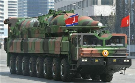 당창건 기념 열병식에서 중국이 개발해준 트럭에 탑재된 KN-08 ICBM.