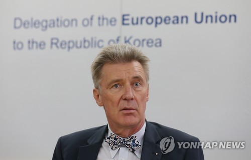 주한 EU대사 인터뷰     (서울=연합뉴스) 이진욱 기자 = 게하르트 사바틸 주한 EU(유럽연합) 대사가 24일 서울 종로구 주한 EU 대표부에서 연합뉴스와 가진 단독 인터뷰에서 브렉시트(영국의 유럽연합 탈퇴) 결정에 대해 "유럽 대륙에서의 지정학적(geopolitical) 결정"이라며 충격적으로 받아들이면서도 "지금 상황에서는 단합과 안정이 제일 필요하고 중요하다"고 밝혔다.