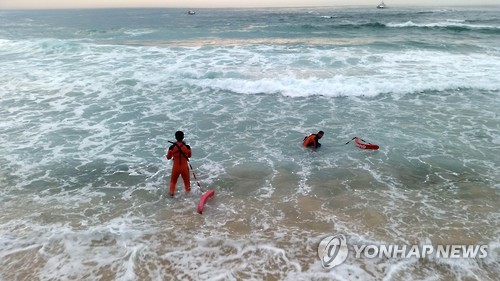 강릉 바다서 물놀이 하던 20대 실종..해경 수색중 - 연합뉴스